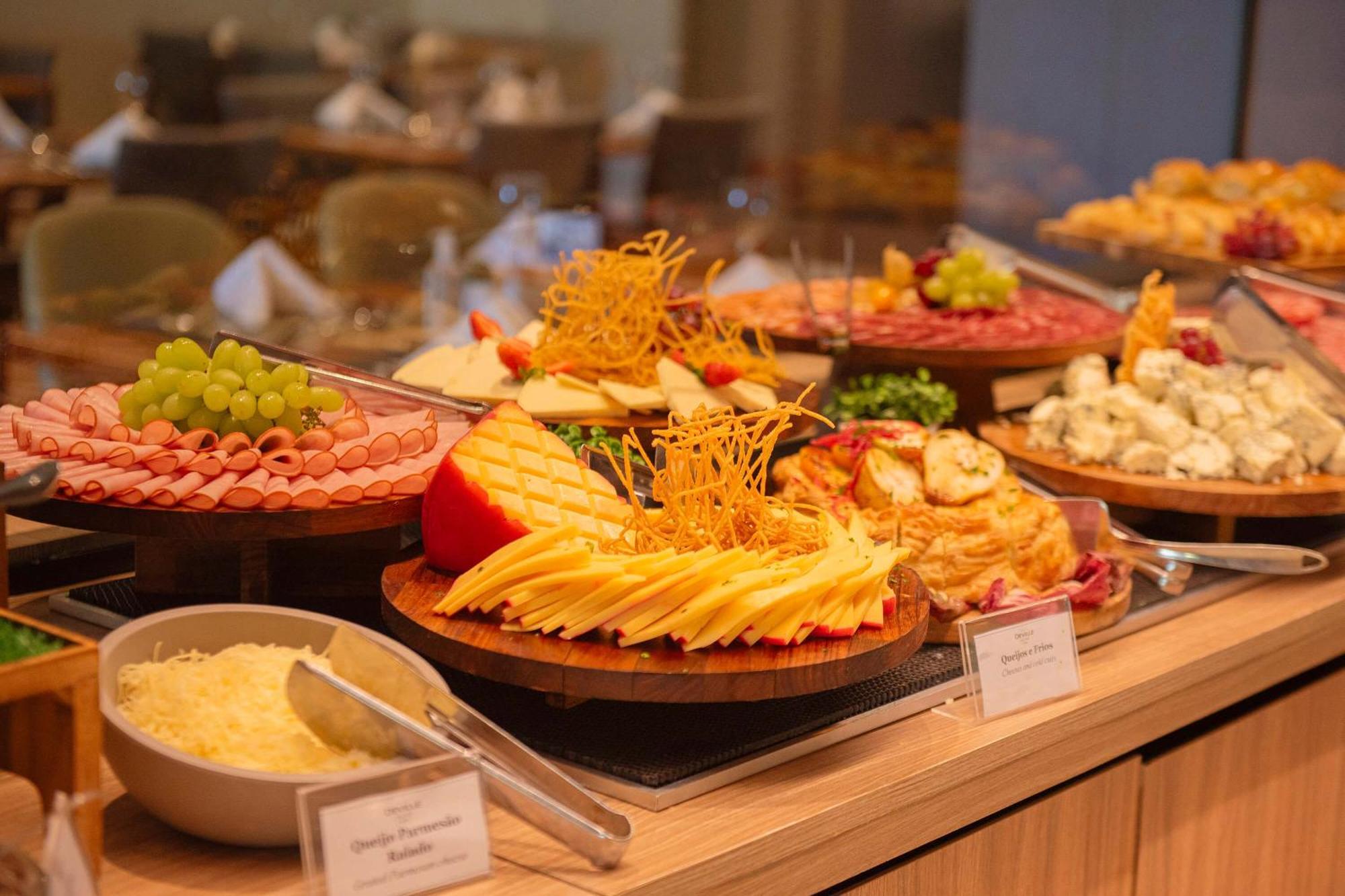 德维尔萨尔瓦多高级酒店 外观 照片 A cheese platter
