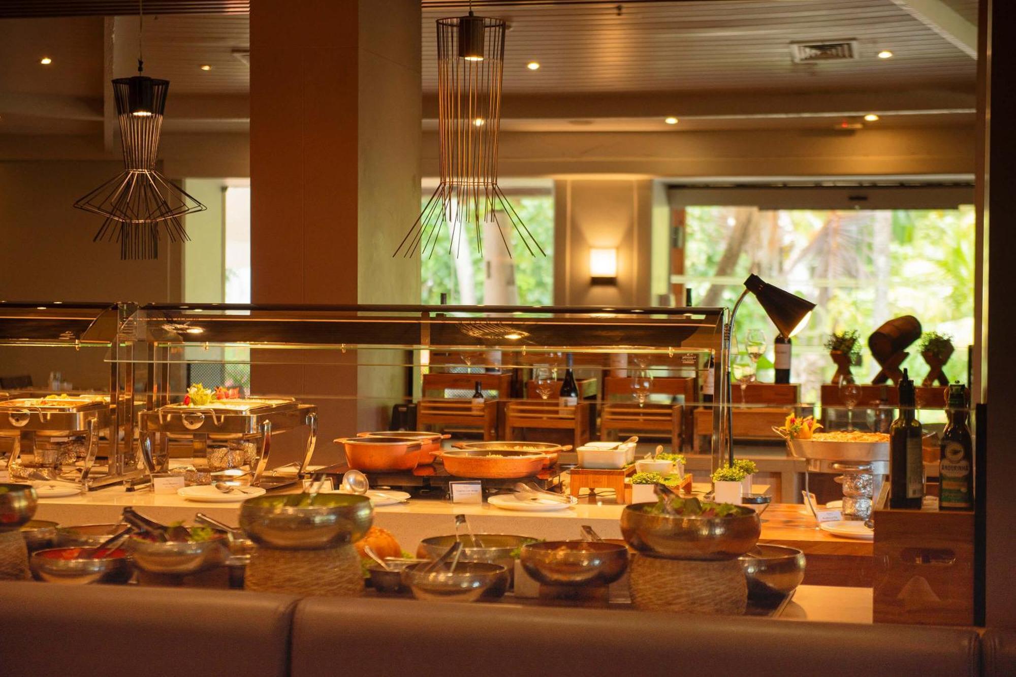 德维尔萨尔瓦多高级酒店 外观 照片 A buffet at a restaurant