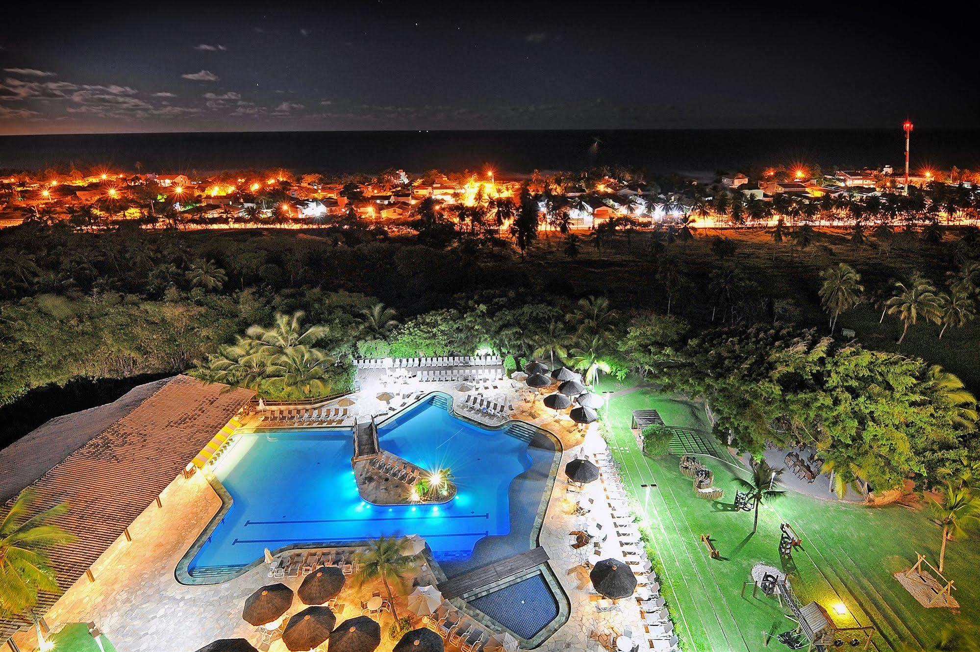 德维尔萨尔瓦多高级酒店 外观 照片 Aerial view of the resort at night